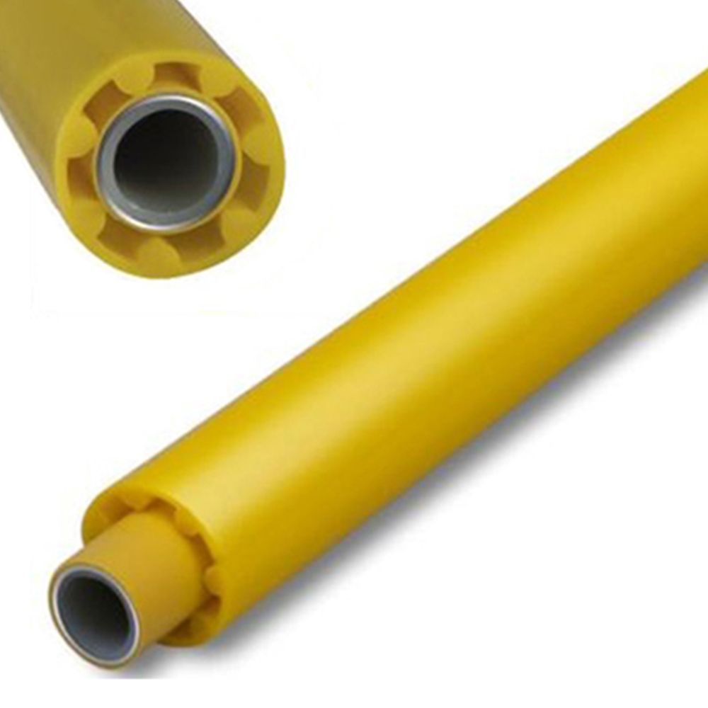 Tubo multistrato per gas rivestito con camera d